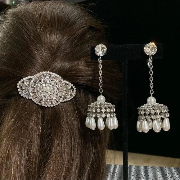 Vintage Pearl rhinestone chandelier earrings 2.5" - Picture 7 of 7